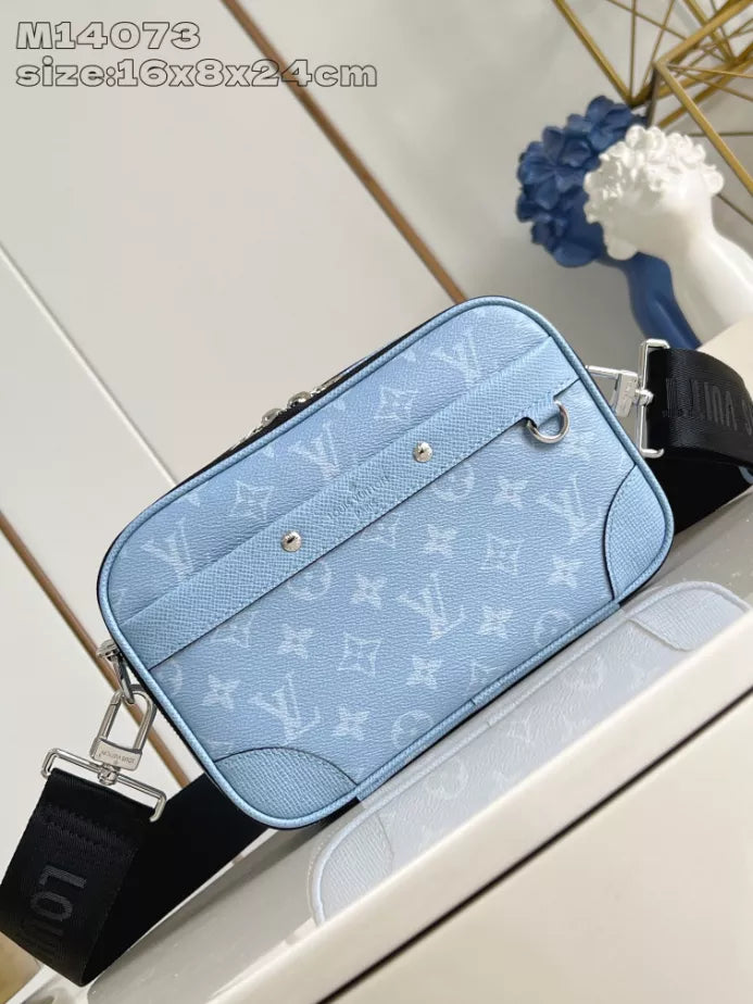 アルファ メッセンジャーバッグ スカイブルー モンゴラムキャンバス M14073 – LW280