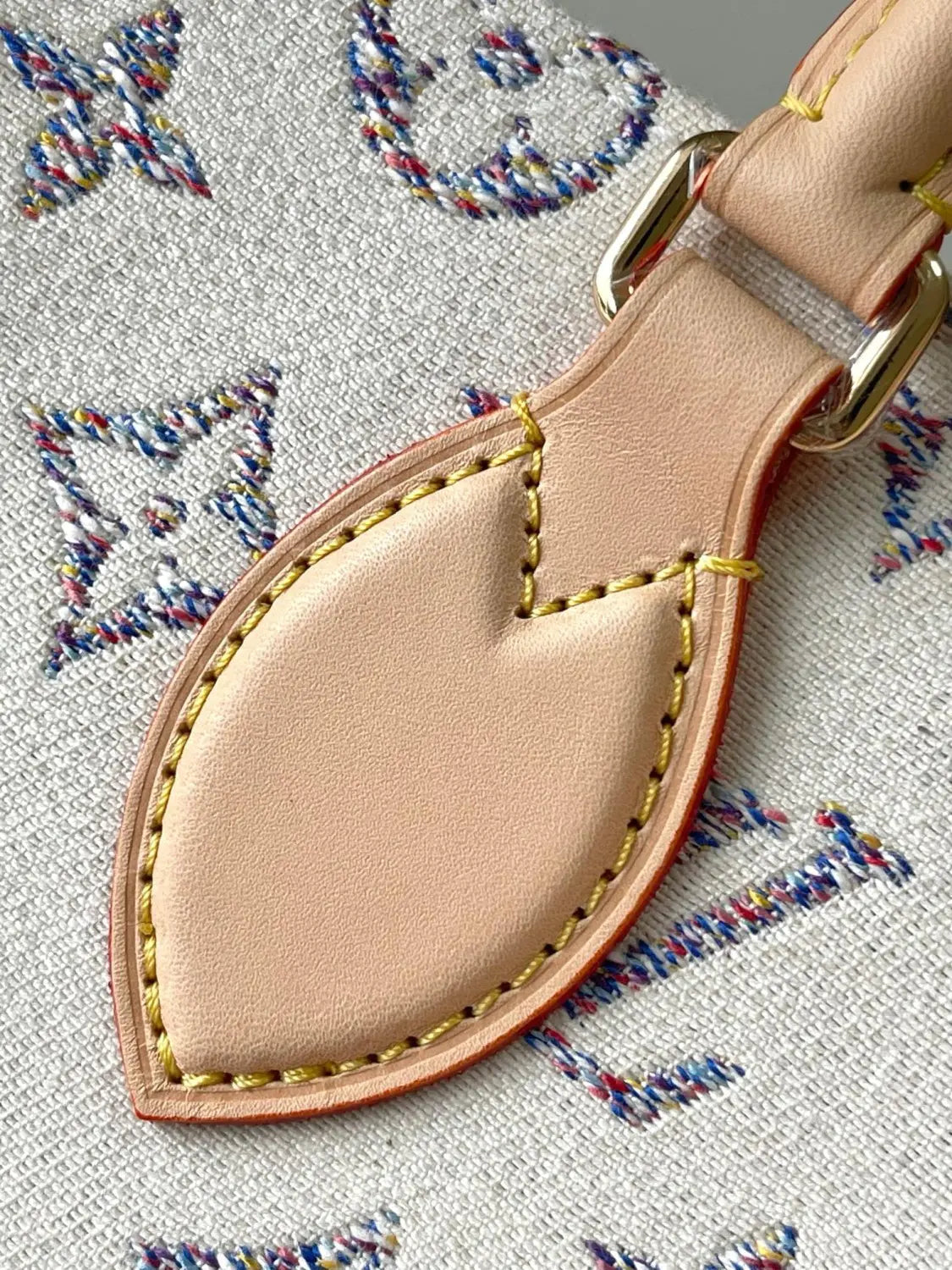 ルイ・ヴィトン M24708 オンザゴー MM