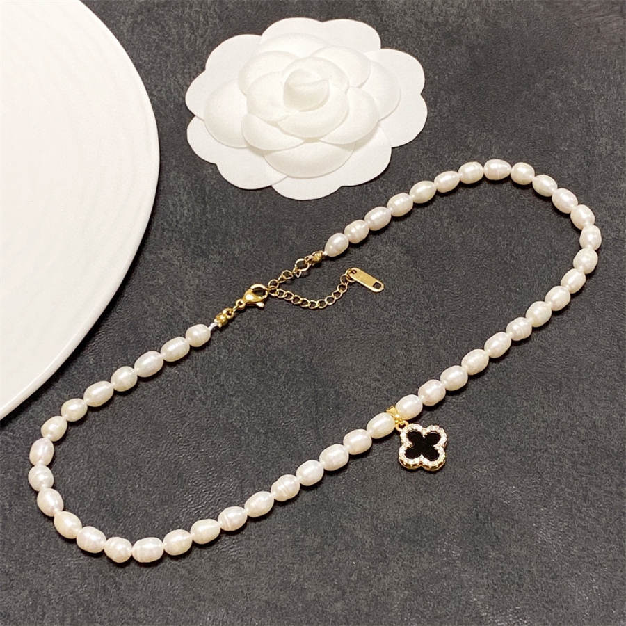 シャネル パール 四つ葉のクローバー ブラック&ホワイト ダブルウェア ネックレス
