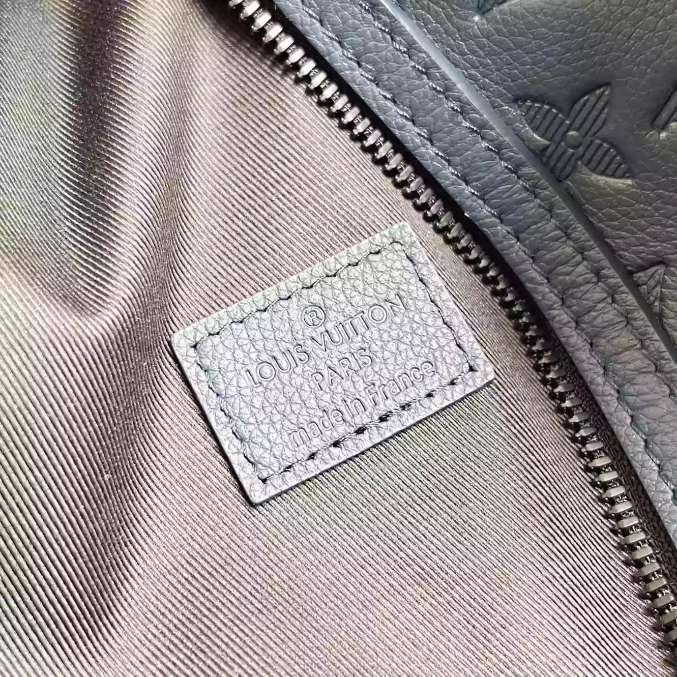 デュオ スリングバッグ ブルー モノグラム シャドウレザー M24467 – LW273