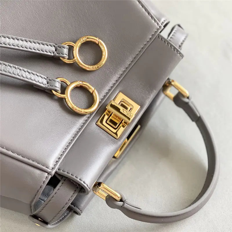 フェンディ ピーカブー シープスキンバッグ