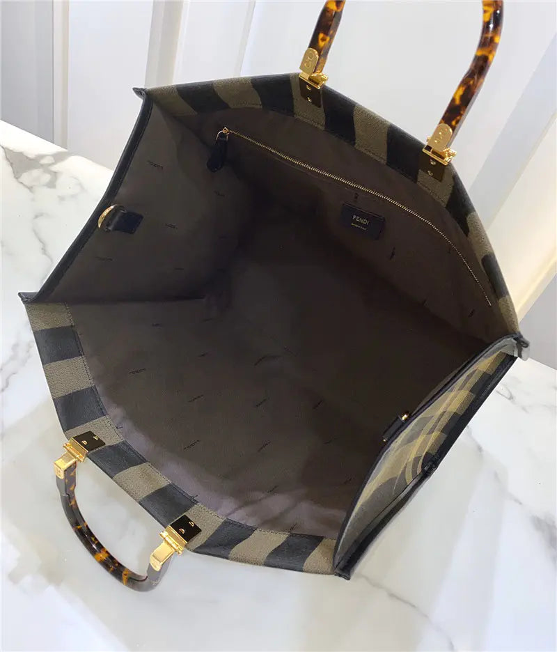 フェンディ ショッピングバッグ ロゴ