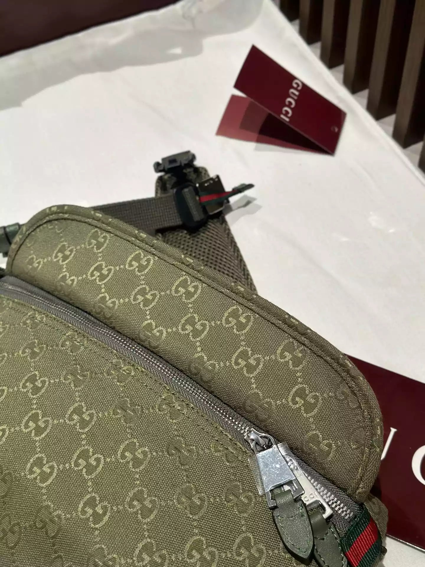 ベージュGGキャンバスのプリント入りラージベルトバッグ – BG066