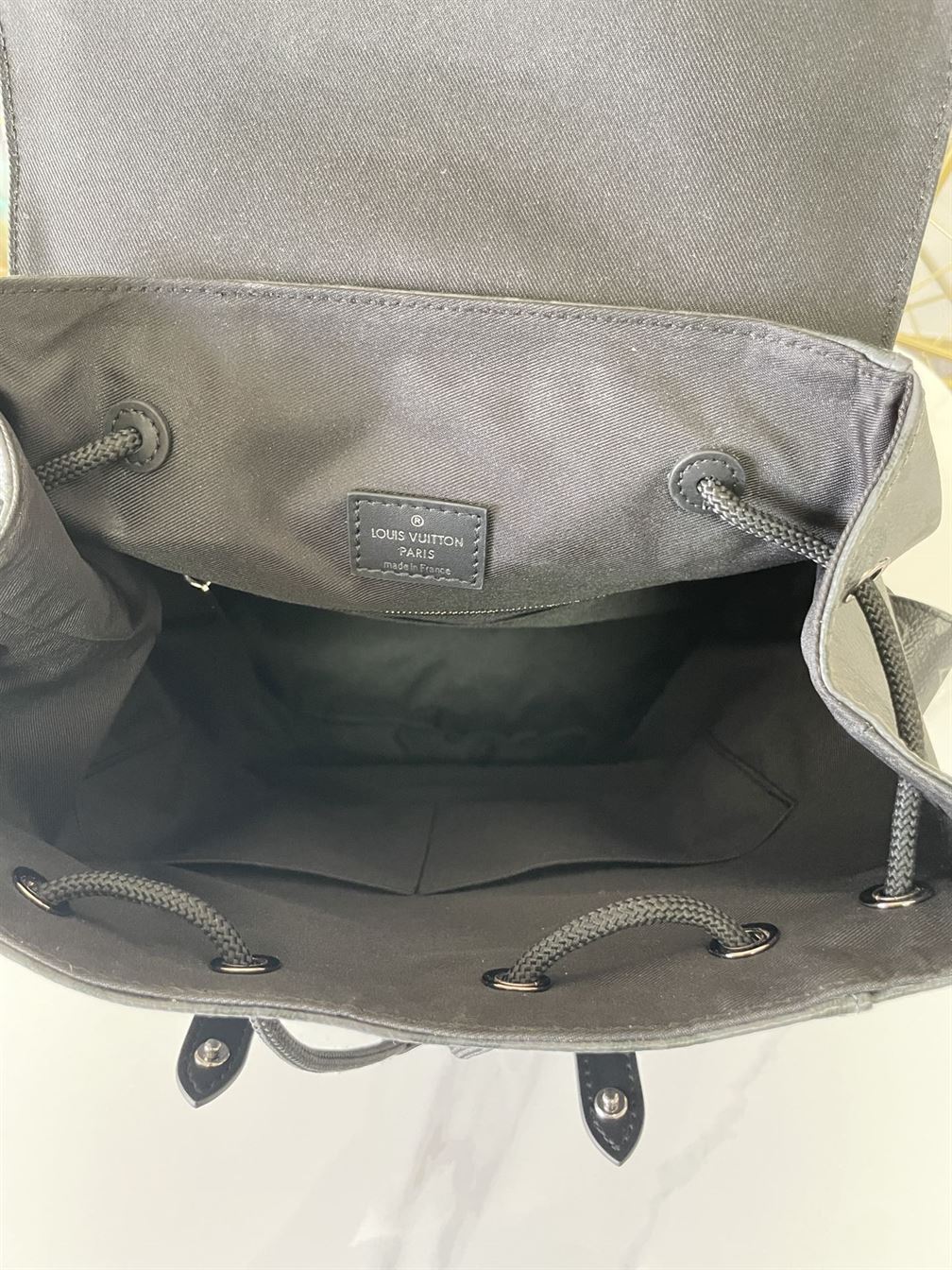 ルイ・ヴィトン クリストファー・バックパック モノグラム・エクリプス – LVB023