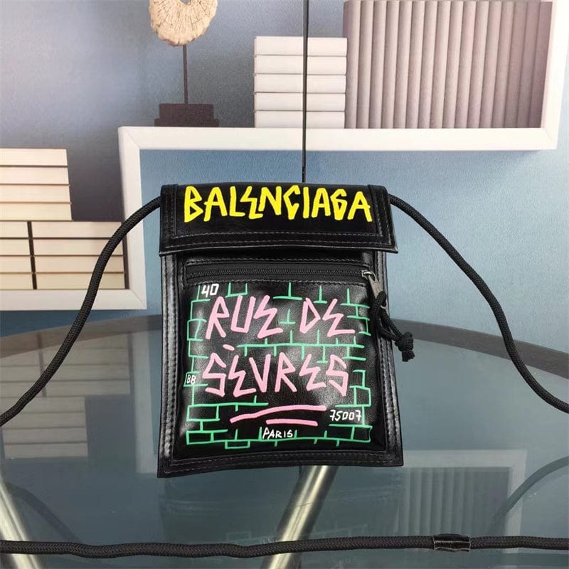 BALENCIAGA EXPLORER ストラップ付きスモールポーチ