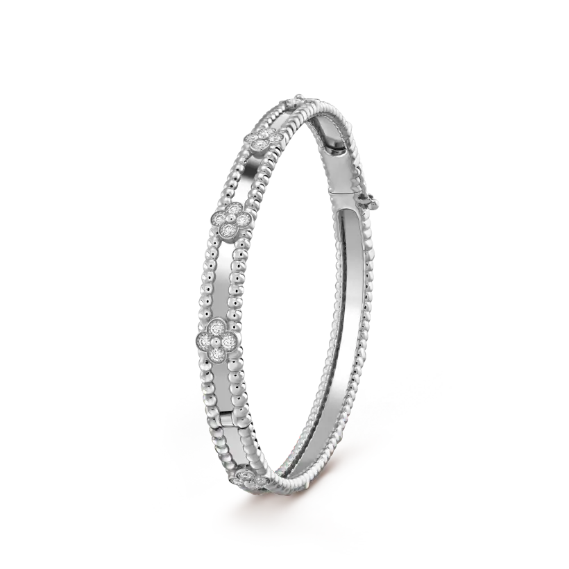 ヴァン クリーフ&アーペルの「ペルレ エ スウィート クローバー」ブレスレット(ミディアムスタイル)の新着商品