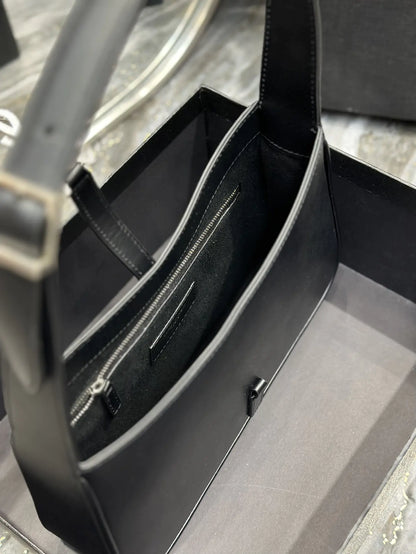 LE 5 7 シルクサテン ホーボーバッグ