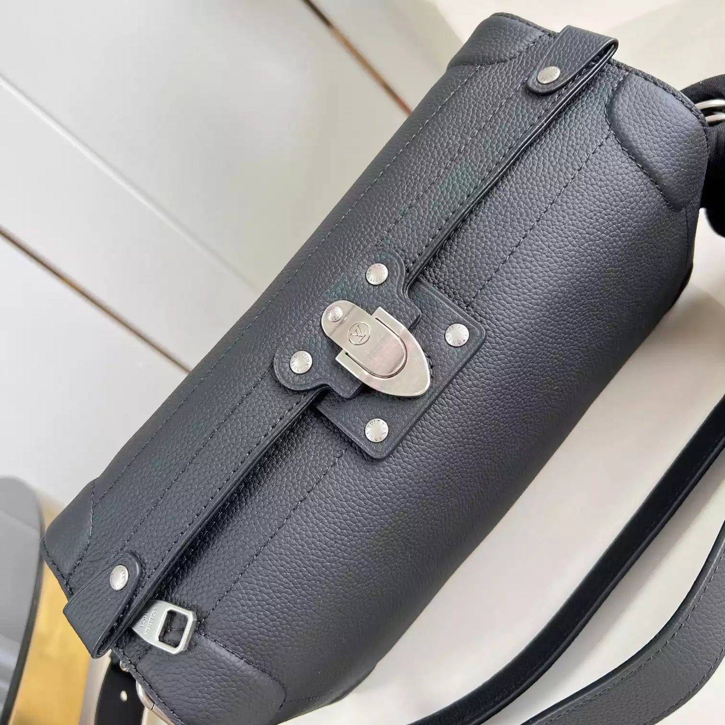 ソウルトランク イーストウエスト ブラック LV コロラドカーフスキン M11615 – LW431