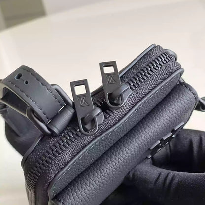 M57089 フォンポーチ ブラック グレインカーフレザー – LW259