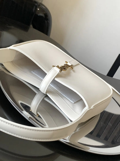 LE 5 7 ミニ ホーボーバッグ（ベジタブルタンニンレザー製）