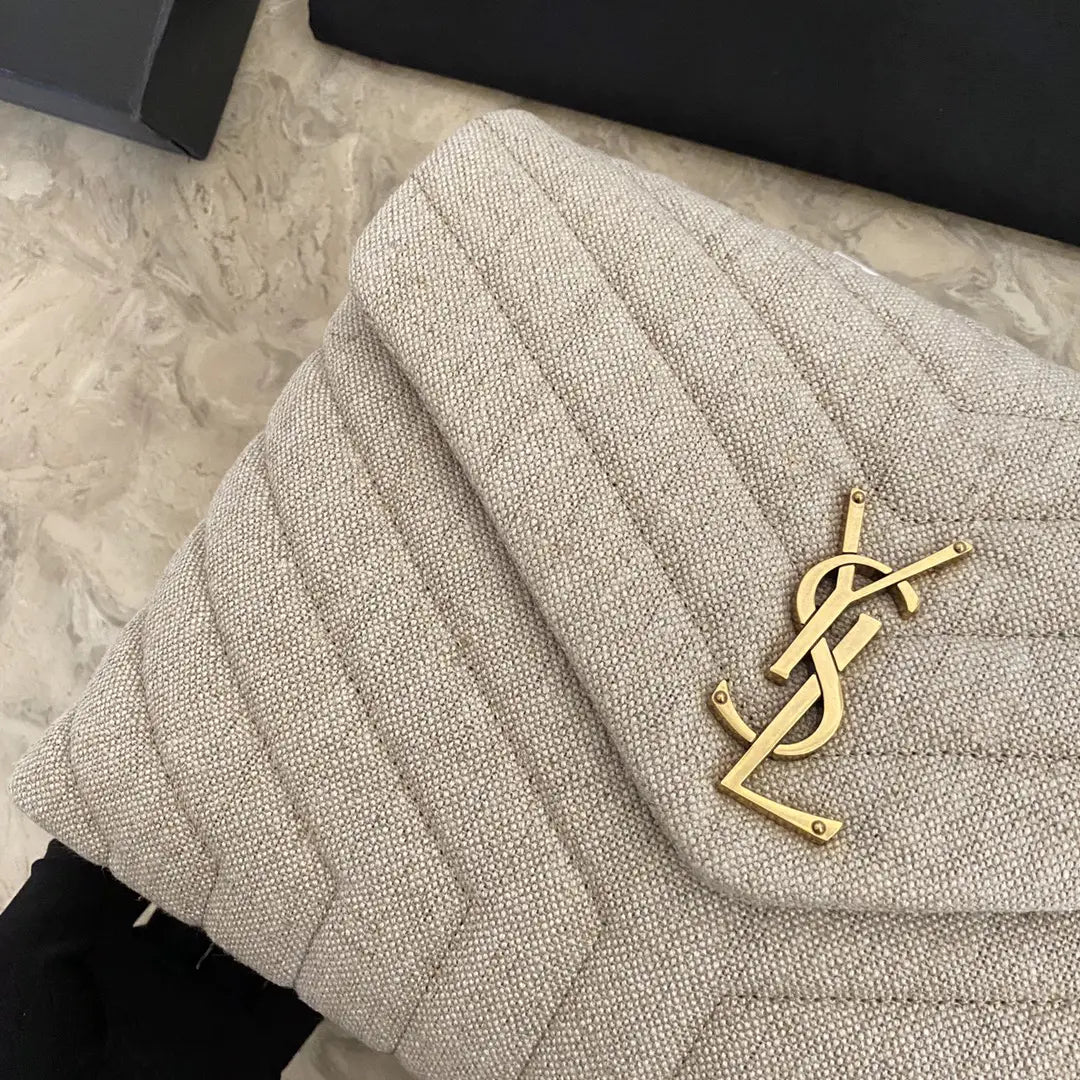 Y字キルティングレザーのルル スモールバッグ