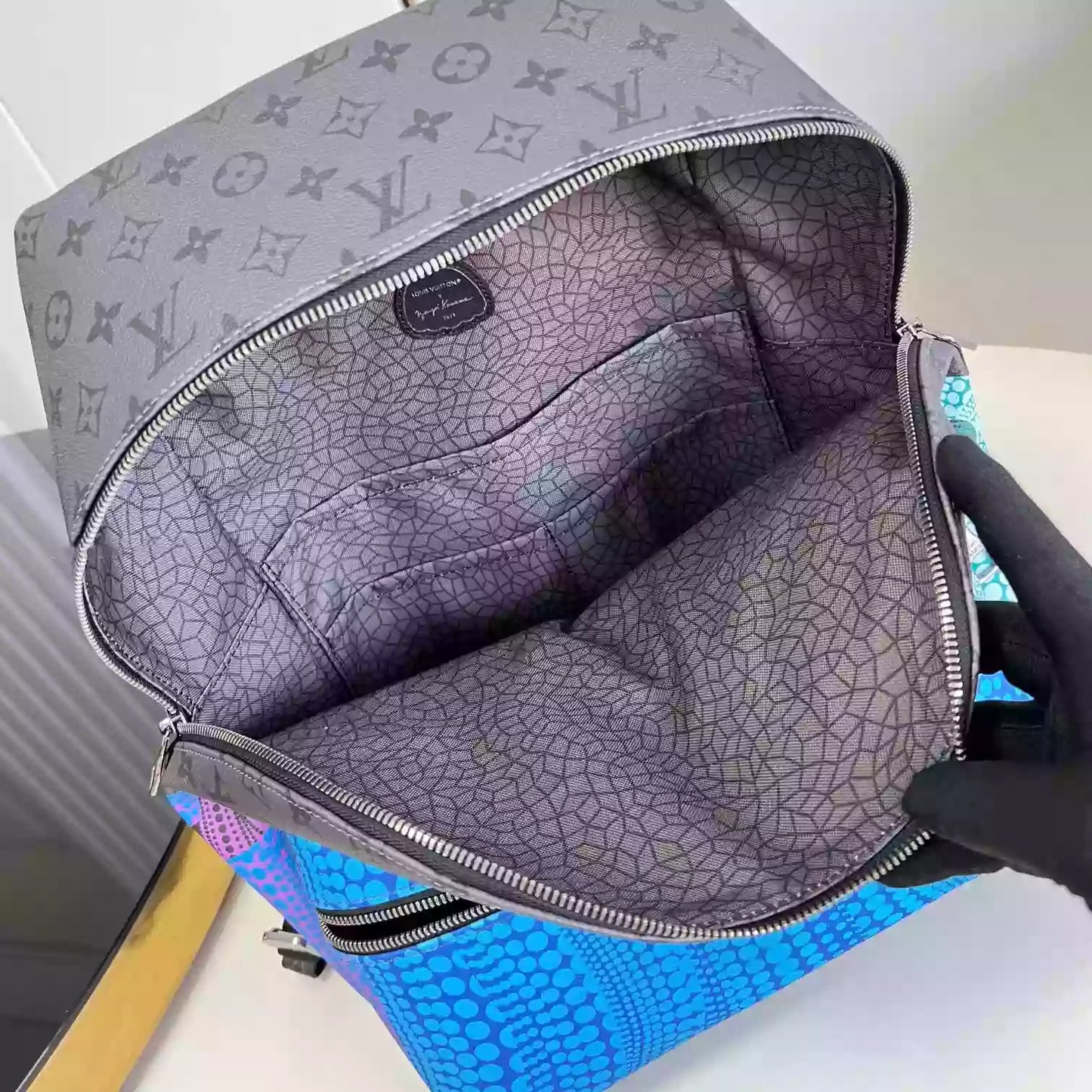 X YAYOI KUSAMA ディスカバリーバッグ モノグラム エクリプス M46440 – LW340