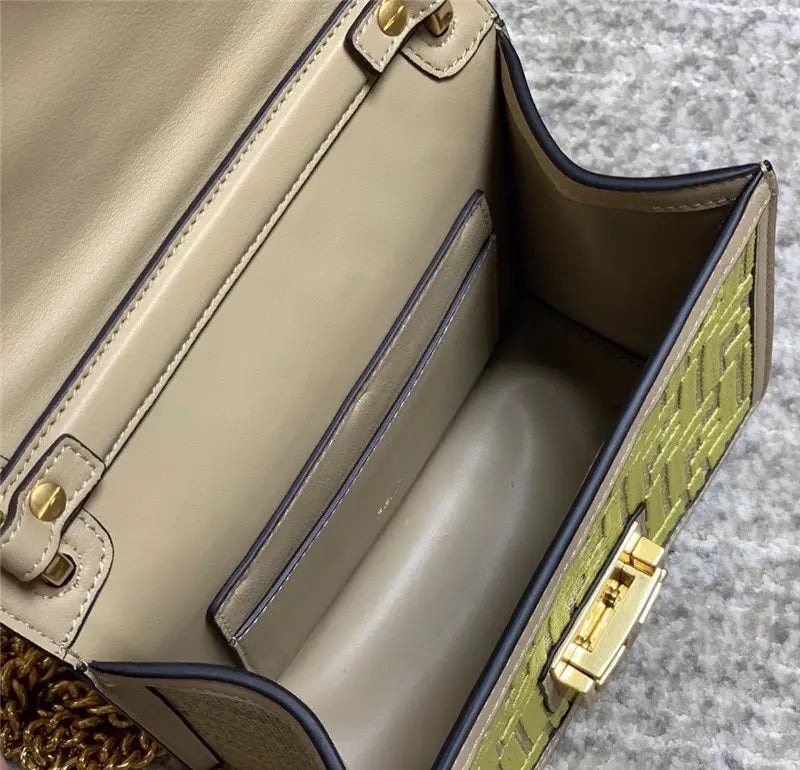 フェンディ エンブロイダリー FFバッグ ゴールド