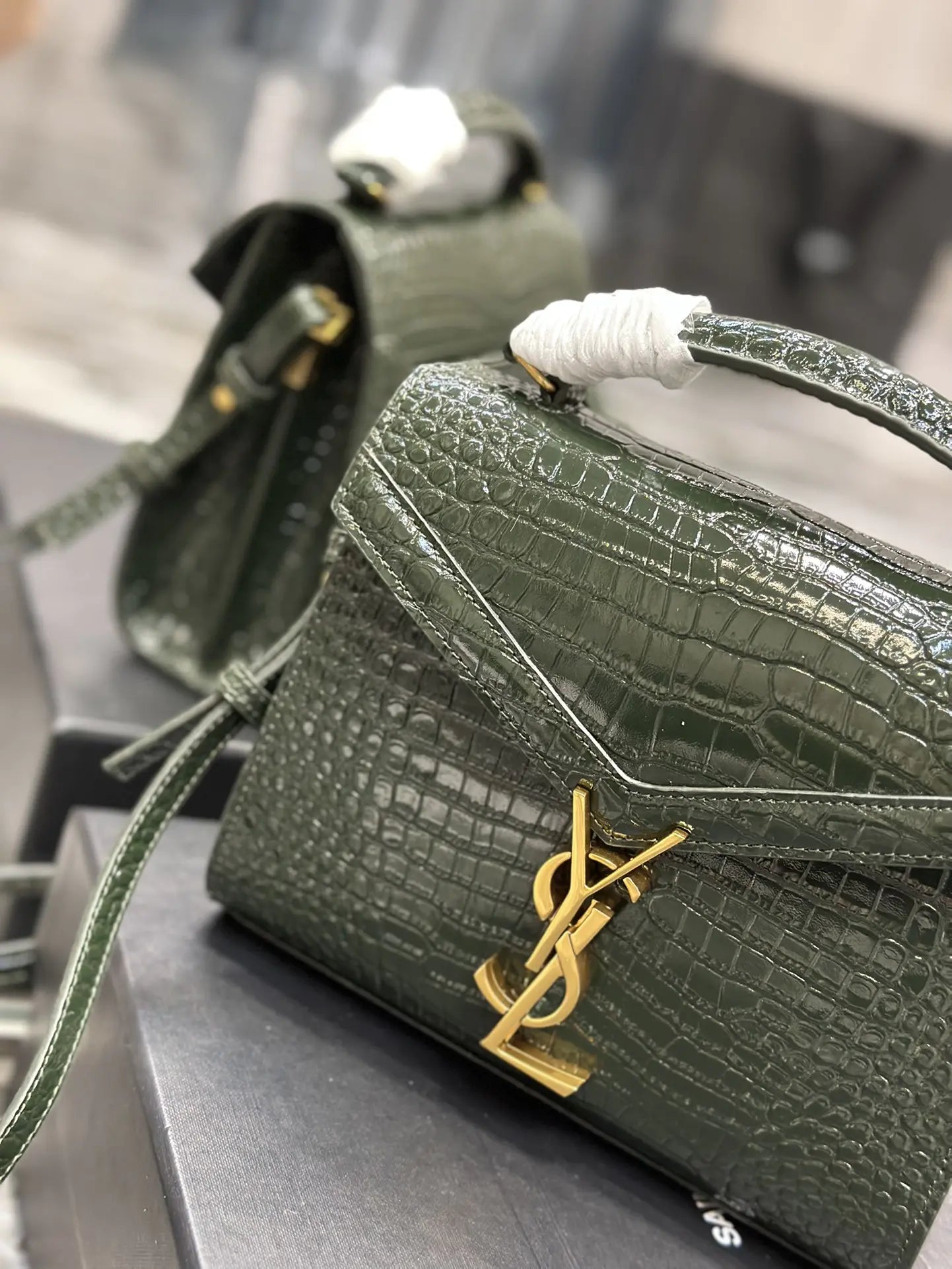 サンローラン カサンドラ