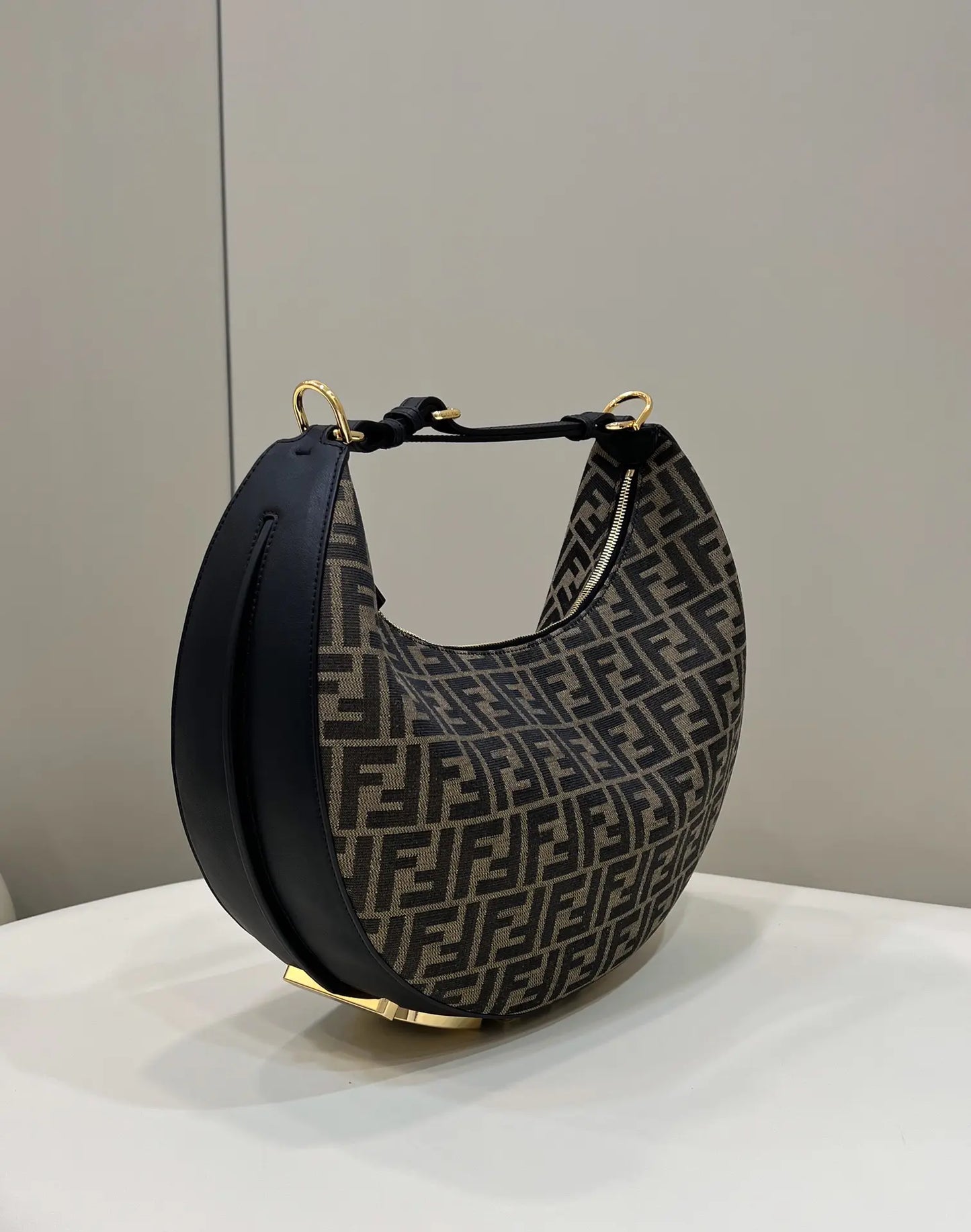 フェンディグラフィー ラージ