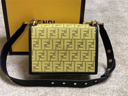 フェンディ エンブロイダリー FFバッグ