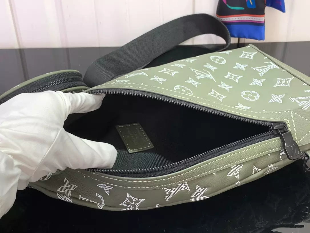 ルイ・ヴィトン デュオ スリングバッグ オリーブグリーン モノグラムシャドウ – LW152