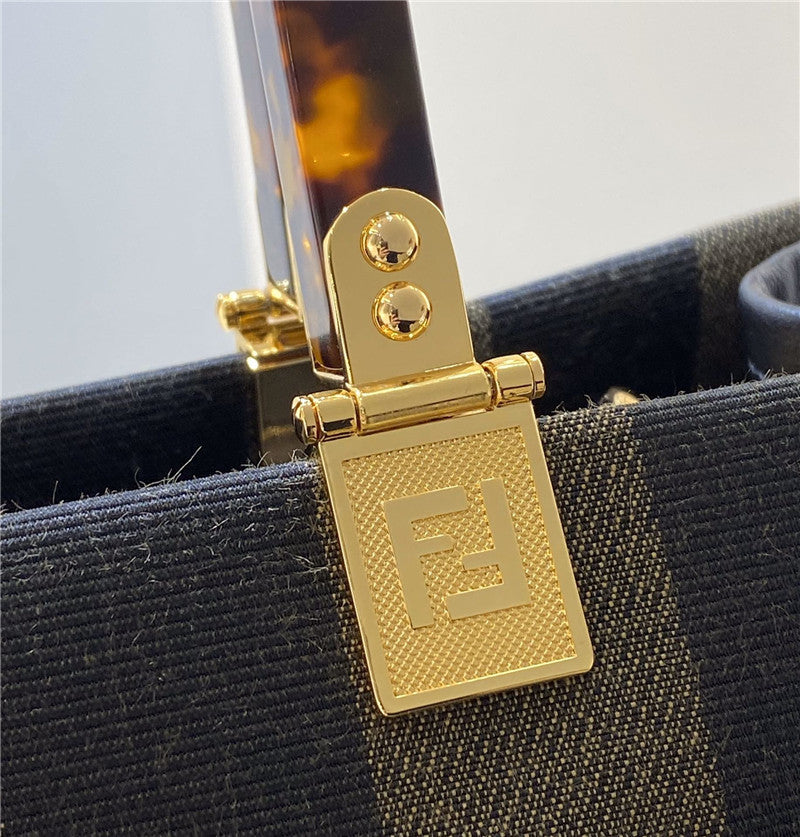 フェンディ ショッピングバッグ ロゴ