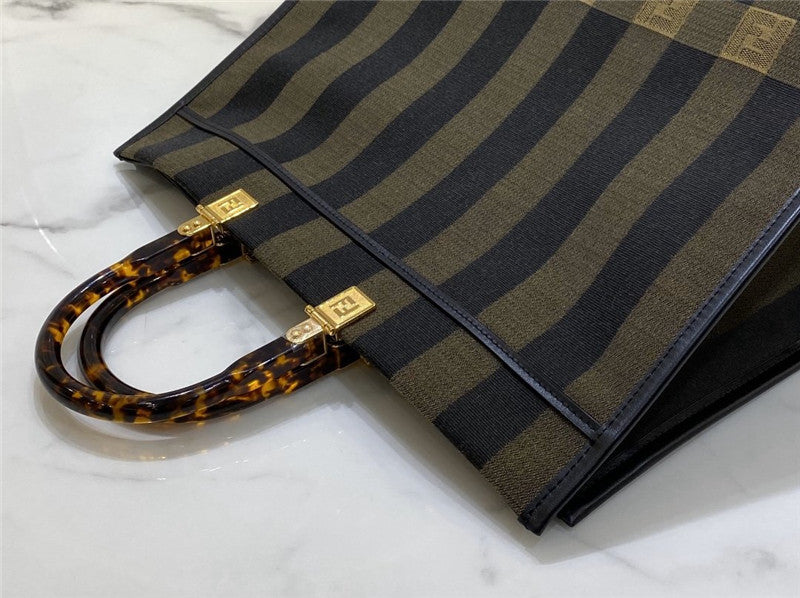 フェンディ ショッピングバッグ ロゴ