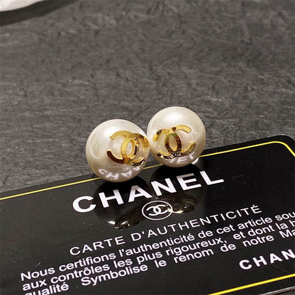 シャネルのパールイヤリング