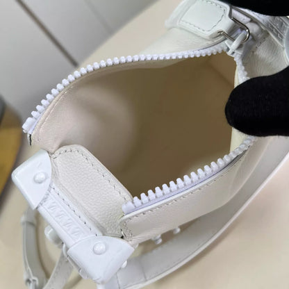 サイドトランクPMバッグ オプティカルホワイト カウハイドレザー M24304 – LW425