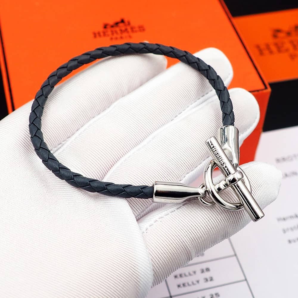 エルメスのロゴ入りブレスレットの偽物