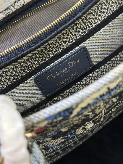 クリスチャン ディオール ミディアム レディ D ライト バッグ