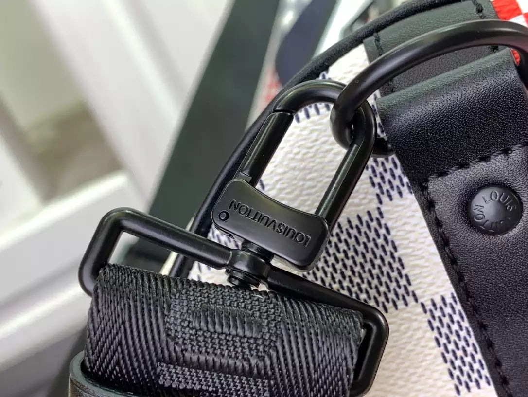 LV キーポル バンドリエール 50 レッドブルー ダミエ フラッグ コーティングキャンバス – LW179