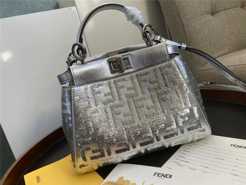 フェンディ ピーカブー ミニ シルバー ショルダーバッグ