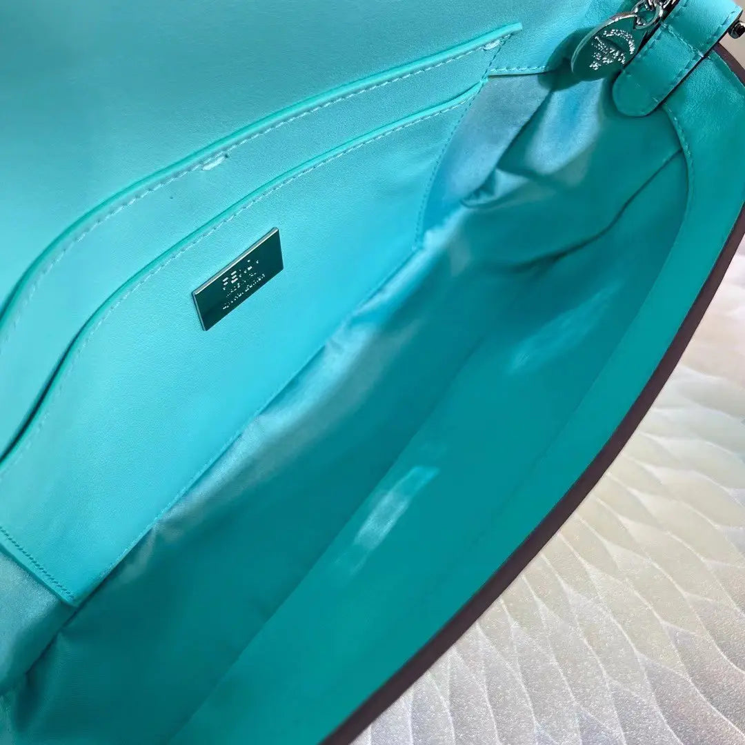 フェンディ x ティファニー ティファニーブルーTMレザーバゲットバッグ