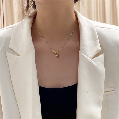 シャネルのダブルCレター細ネックレス
