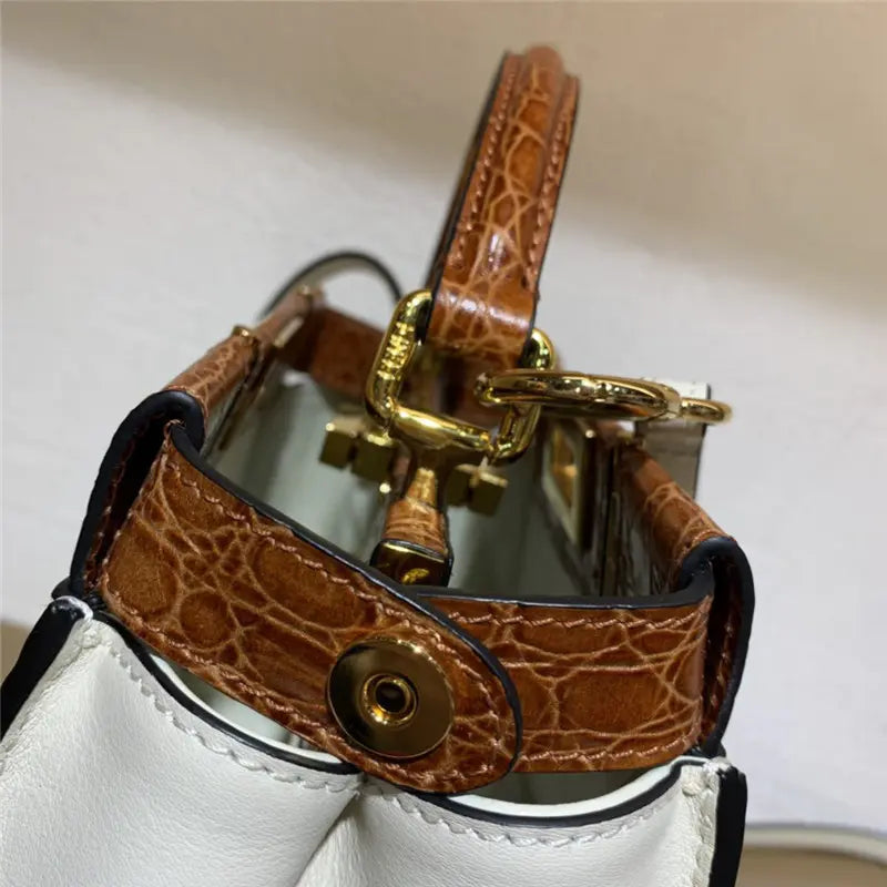 フェンディ ピーカブー ミニ レザー トートバッグ