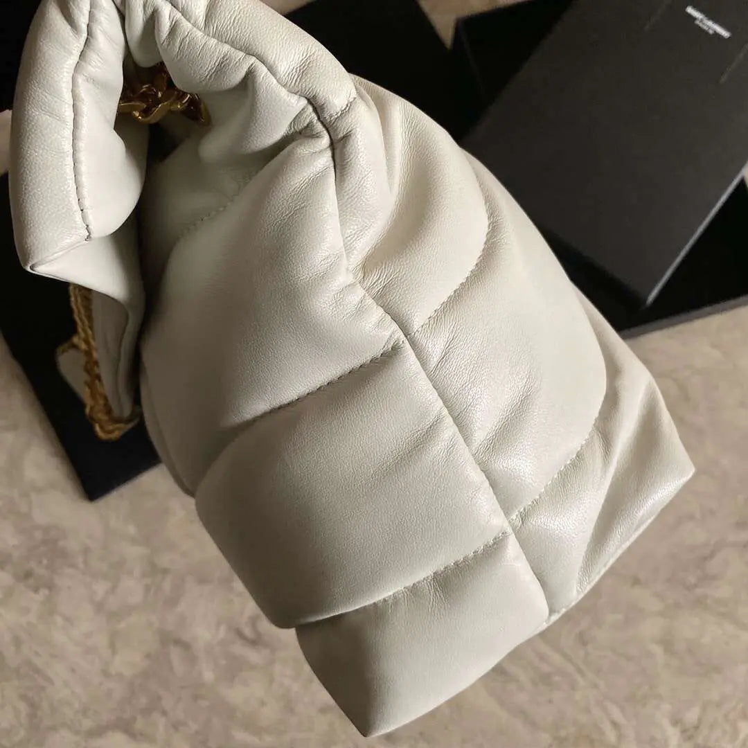 キルティングスエードのパファースモールバッグ