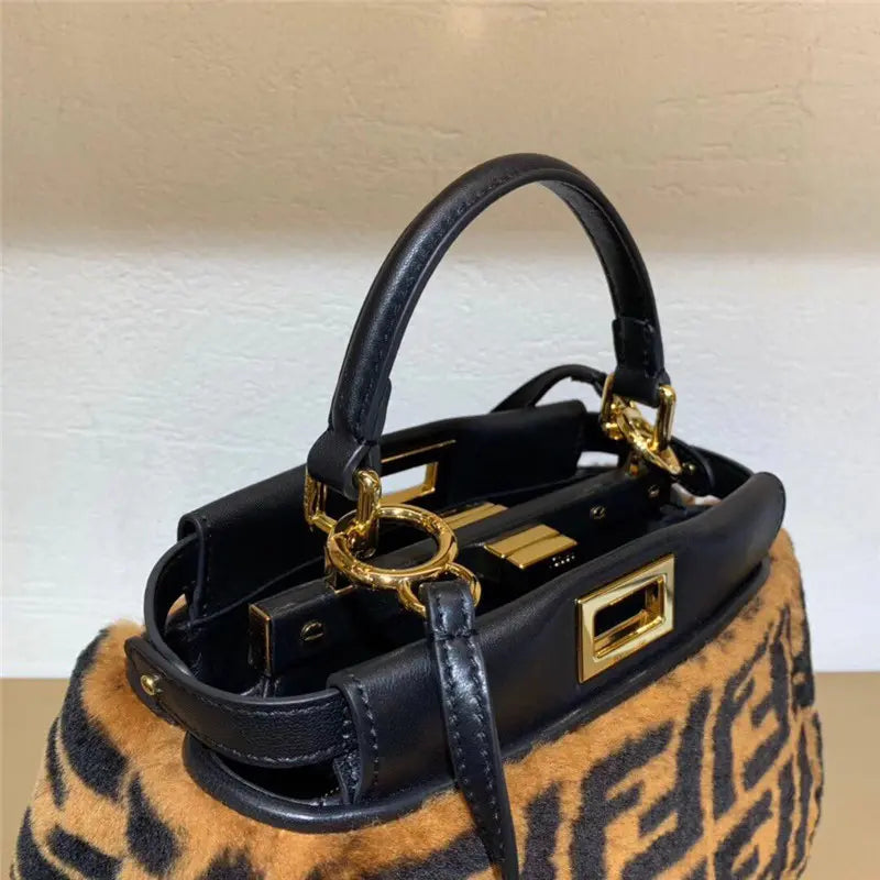 フェンディ ミニ ピーカブー バッグ