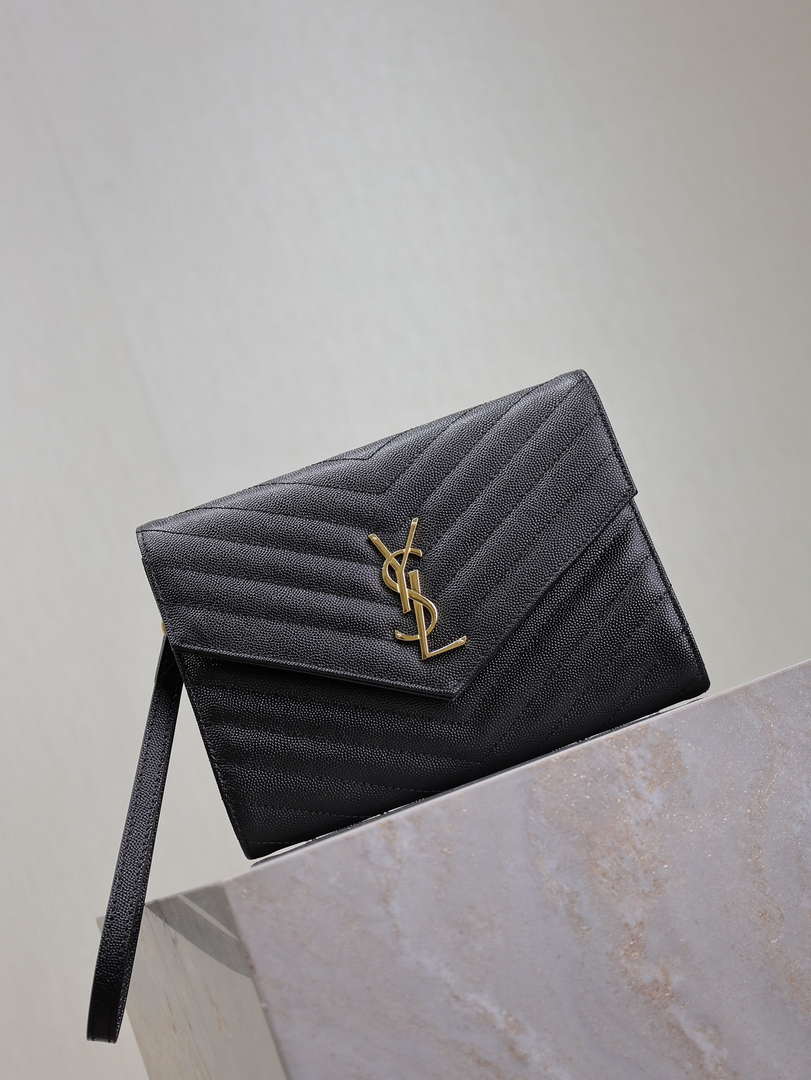 YSL カッサンドル マトラッセ フラップ ポーチ グレイン ドゥ プードル レザー 617662 V ブラック