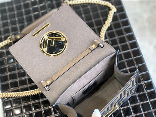 フェンディ カンイフ ショルダーバッグ