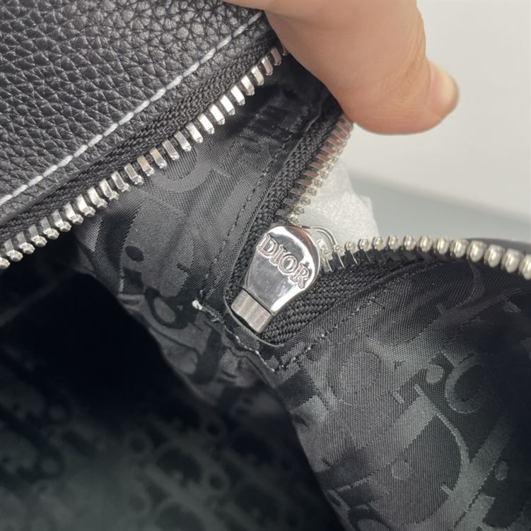 ディオール リンゴット 50 バッグ ブラック グレインカーフスキン – DIO020