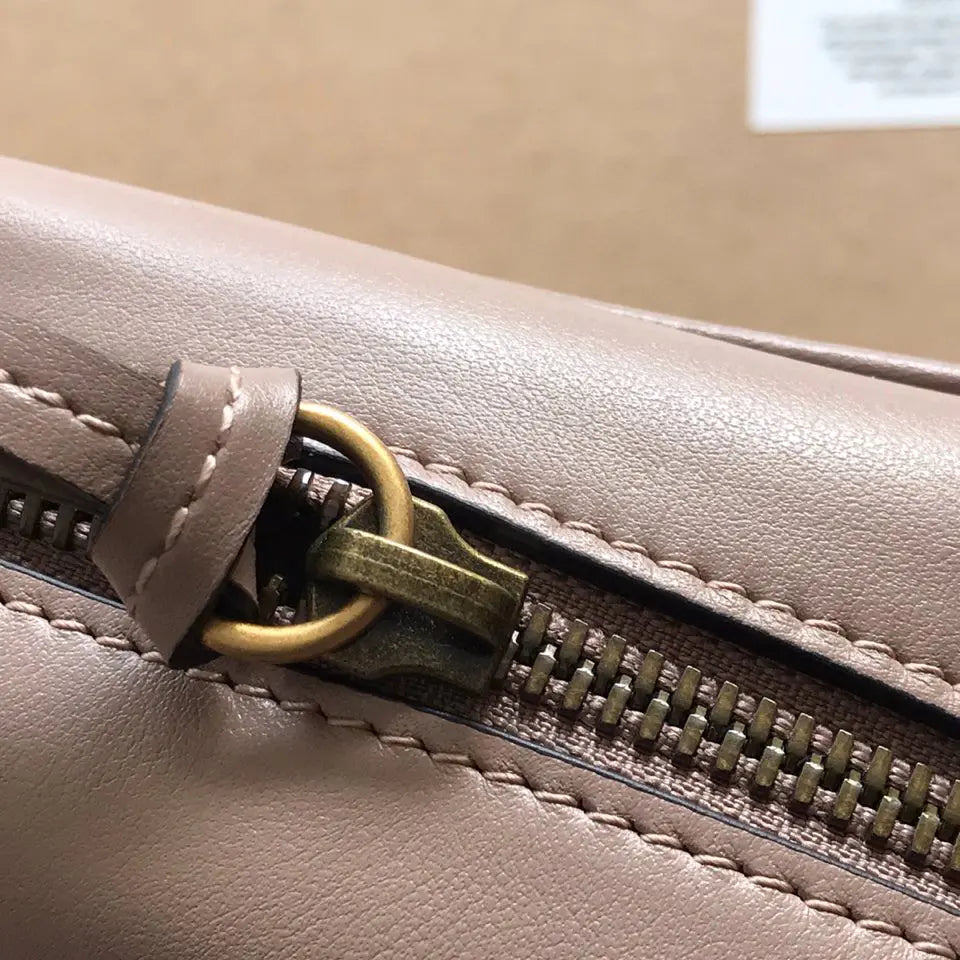 グッチ ラージショルダーバッグ