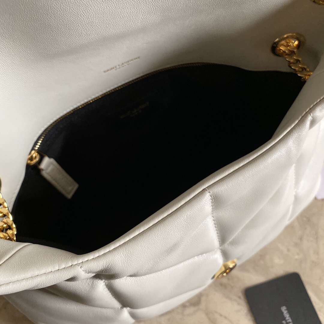 キルティングラムスキンのパファーミディアムバッグ