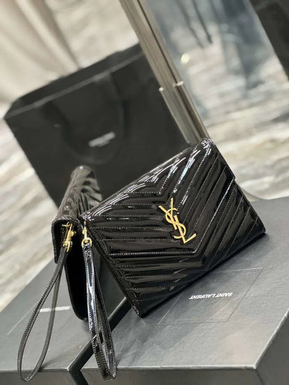YSL カッサンドル マトラッセ パテントレザー フラップポーチ 617662 V ブラック