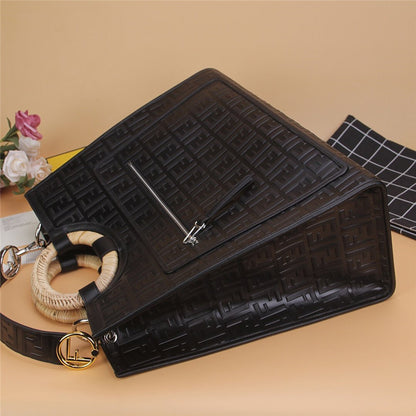 フェンディ ランナウェイ ショッピングバッグ