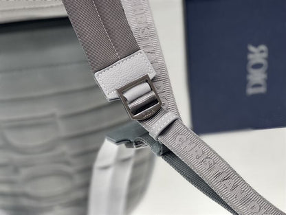 ディオール ライダー バックパック グレー グレインカーフスキン 「CHRISTIAN DIOR 1947」シグネチャー入り – DIO023