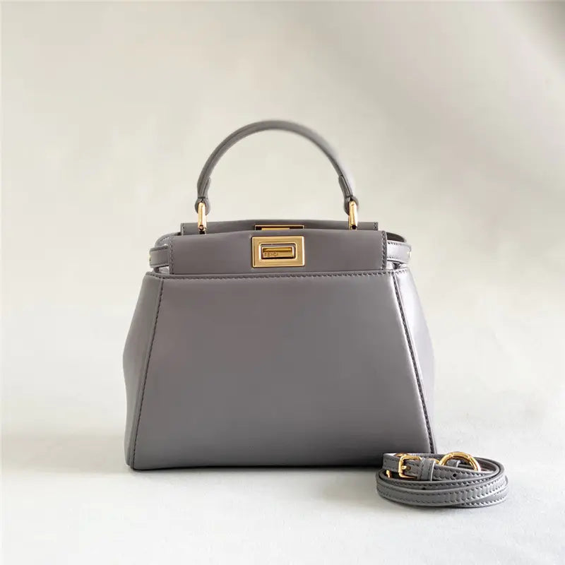 フェンディ ピーカブー シープスキンバッグ