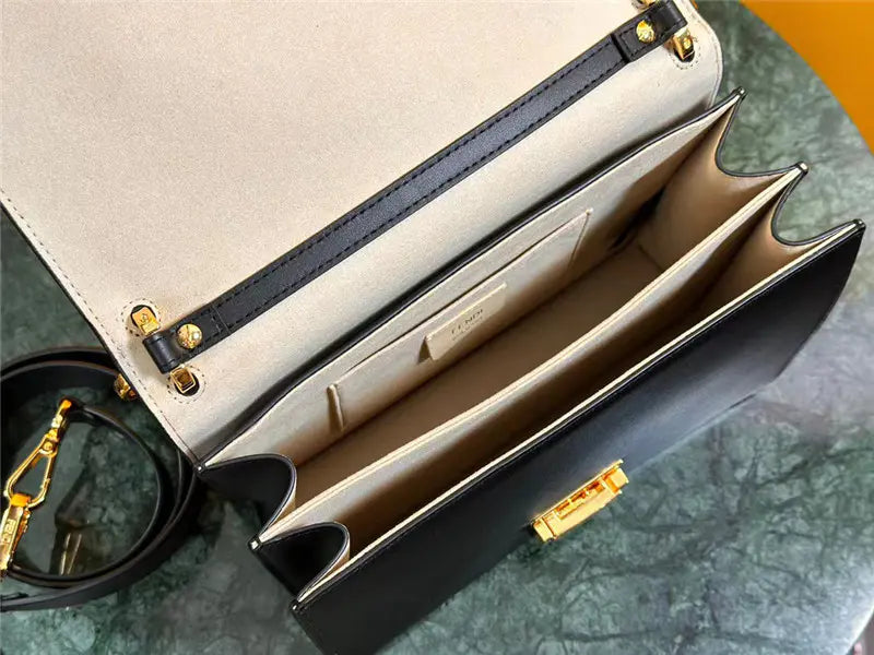 フェンディのFFショルダーバッグ