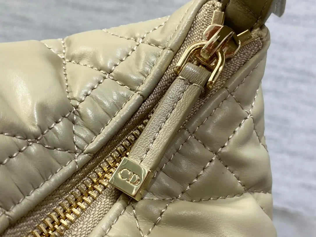 クリスチャン ディオール ミディアム トラベル ディオール ノマド ポーチバッグ