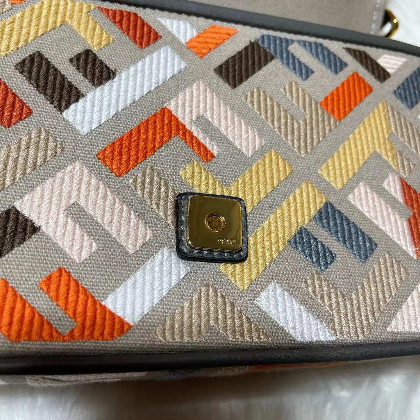 フェンディ キャンバス バゲットバッグ