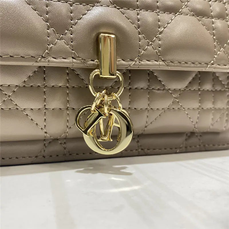 レディディオールクラッチ