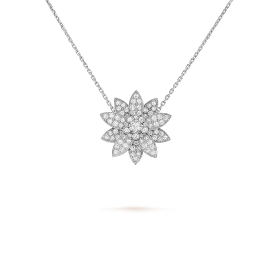 ヴァン クリーフ＆アーペルの新作ロータス ブローチ ペンダント、ミディアム スタイル