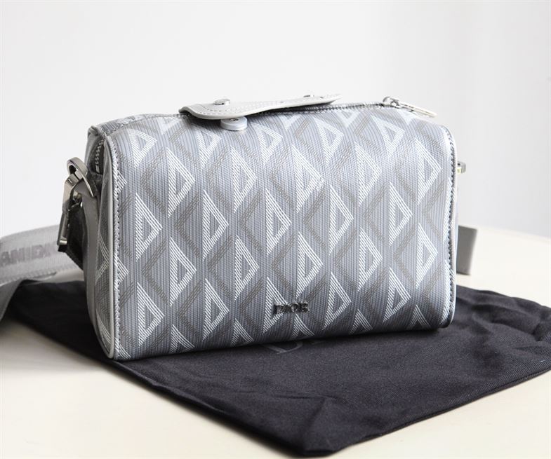 ディオール リンゴット 22 バッグ グレー CD ダイヤモンド キャンバス – DIO010