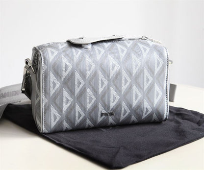 ディオール リンゴット 22 バッグ グレー CD ダイヤモンド キャンバス – DIO010